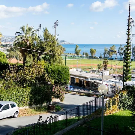 Guesthost - Seaside Dream! Roomy Vacation Apartament *