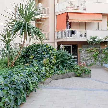 Seaside Dream! Roomy Vacation Apartment *